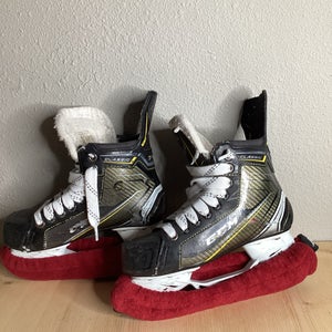 Used Intermediate CCM Tacks Hockey Skates Regular Width Size 3 With Red Soakers
