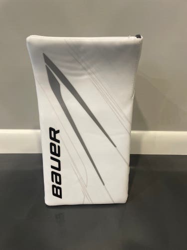 2023 Bauer Regular  (New) Vapor Hyperlite 2 Blocker