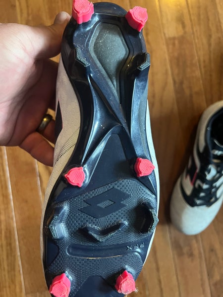 White Kids Size M 4.5 (W 5.5) Lotto Molded Cleats (Used) Cleats