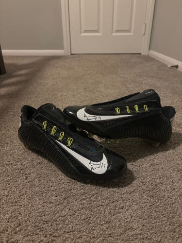 Men's Size M 12.5 (W 13.5) Low Top Molded Cleats (New) VAPOR CARBON ELITE