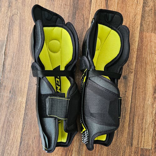 Senior CCM Tacks 9040 13" Shin Pads (Slightly Used)