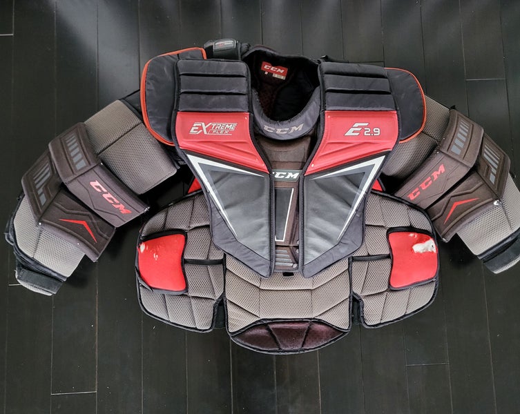 Medium CCM Extreme Flex Shield E2.9 Goalie Chest Protector (Used)