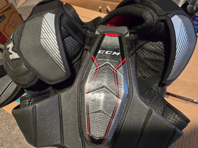 Medium Senior CCM JetSpeed FT1 Shoulder Pads (Used)