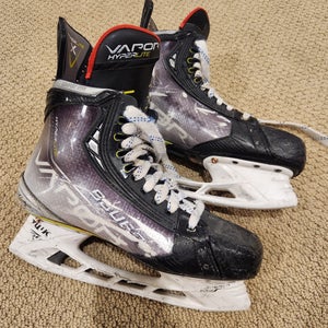 Used Senior Bauer 9.5 Vapor Hyperlite Hockey Skates