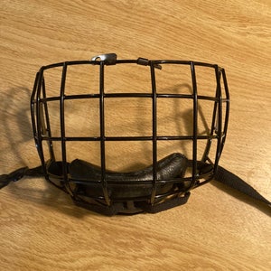 Used CCM FM10 cage blk - jr