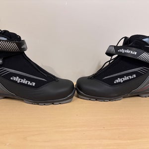 Size 6.5 Women/5.5 Men Alpina (Used) Cross Country Ski Boots