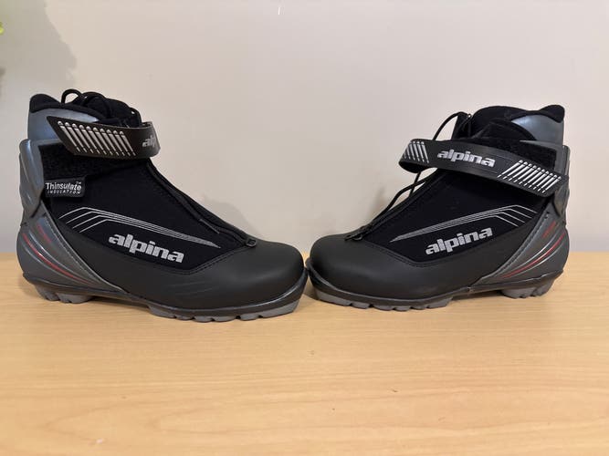 Size 6.5 Women/5.5 Men Alpina (Used) Cross Country Ski Boots