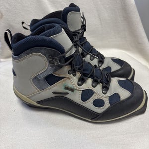 Women’s Size 7 L.L. Bean Cross Country Ski Boots