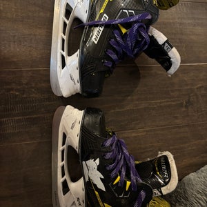 Ice hockey skates