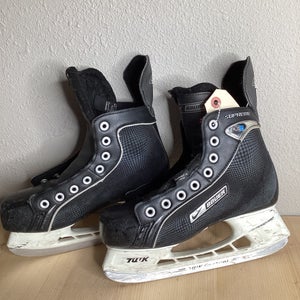 Intermediate Bauer Hockey Skates Size 4 (Used)one05