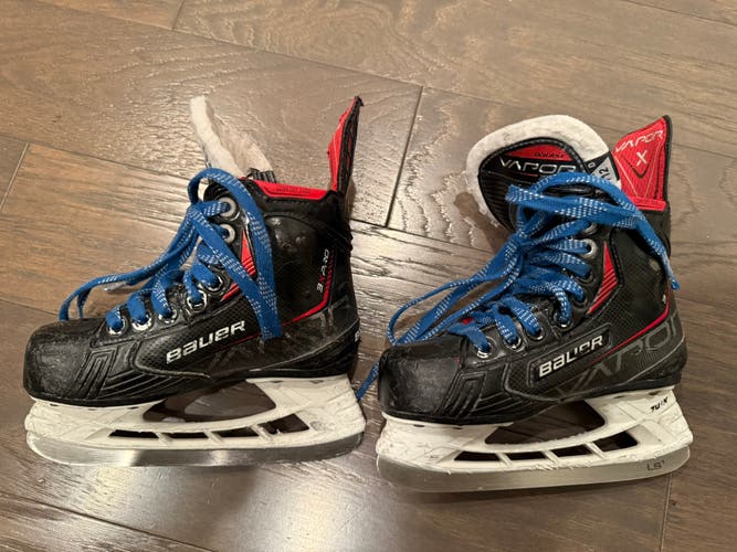 Used Youth Bauer Regular Width 12Y Vapor 3X Pro Hockey Skates