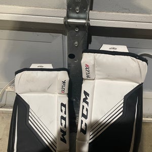 24" CCM YTFlex 2 Goalie Leg Pads (Used)