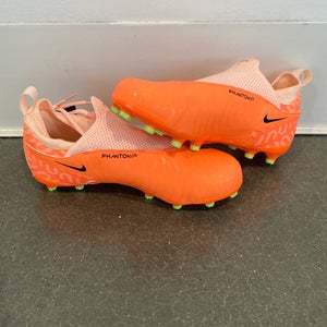NEW Youth Size 5.5 Orange Nike Jr. Phantom GX Academy Soccer Cleats