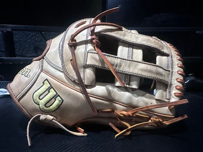 Right Hand Throw 12.75" (Used) A2000 Baseball Glove