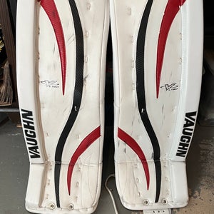 28" (28+2) Vaughn Ventus LT60 Goalie Leg Pads (Used)