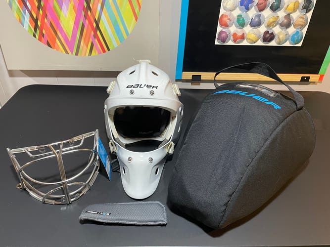 Senior 2022 Bauer 940 Goalie Mask (Used)