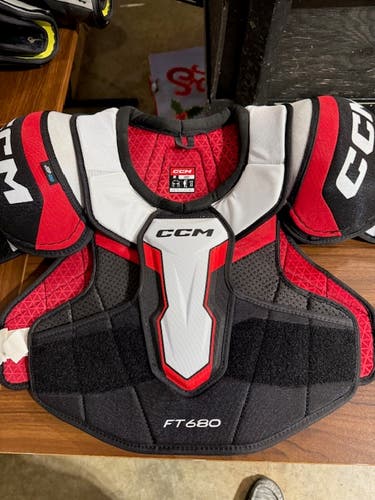 Large Senior CCM Jetspeed FT680 Shoulder Pads (Used)