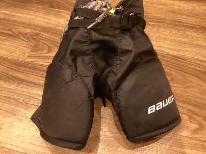 Junior Small Bauer Supreme S170 Hockey Pants (Used)