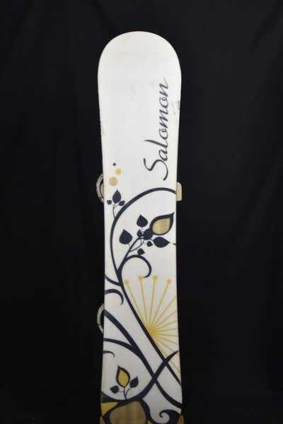 SALOMON LOTUS SNOWBOARD SIZE 142 CM WITH SALOMON MEDIUM BINDINGS