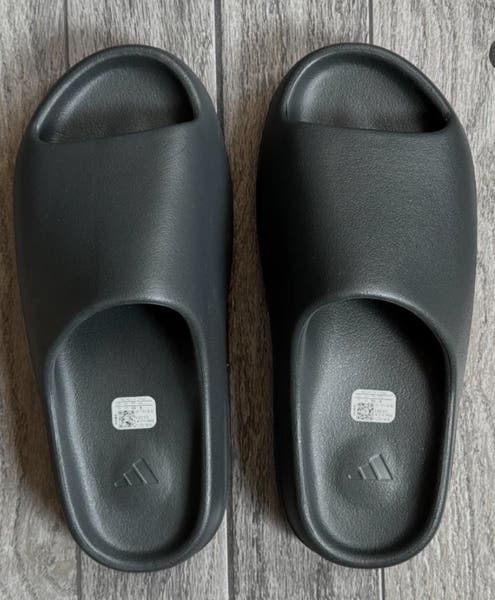 New without box Size 11 Yeezy slide Black Onyx  display picture 2