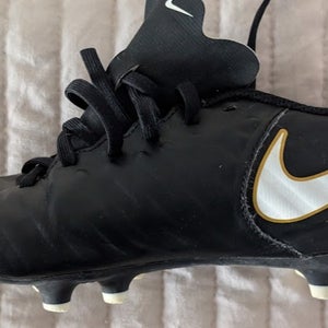 Black Unisex Size M 6.5 (W 7.5) Nike Tiempo Legend 7 Molded Cleats Cleats (Used)