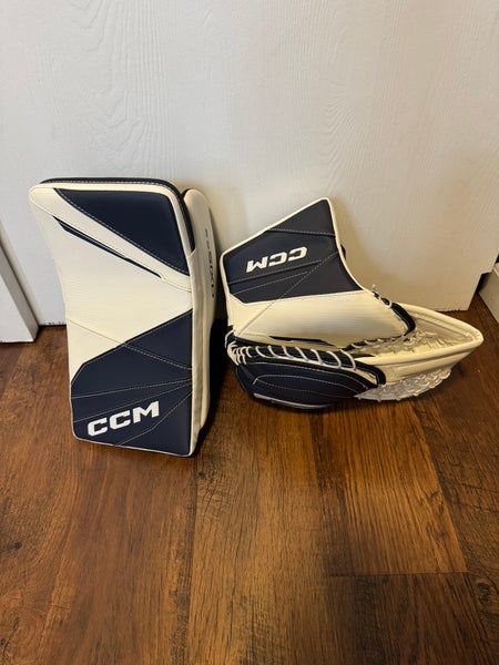 CCM Axis 2.5 Junior Catch Glove & Blocker