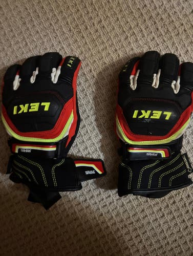 Small Leki (Used) Gloves for kneedrag32