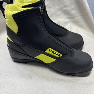 Junior Mondo Size 35 US Size 4 Fischer XJ SPRINT CROSS COUNTRY SKI BOOTS