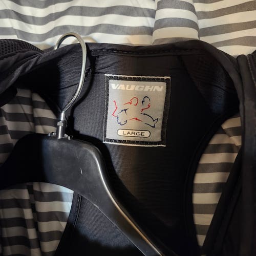 Large 2022 Vaughn Velocity V9 Goalie Chest Protector