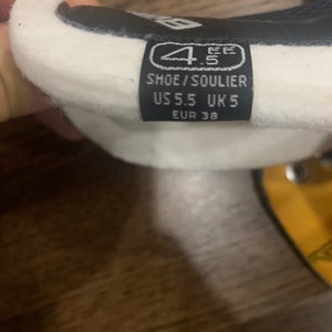 New Intermediate Bauer SUPREME ACCEL Hockey Skates Extra Wide Width Size 4.5