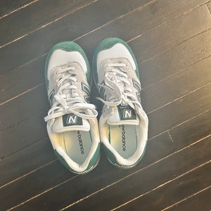 Green Men's Size M 8.5 (W 9.5) New Balance 574 (New) Shoes