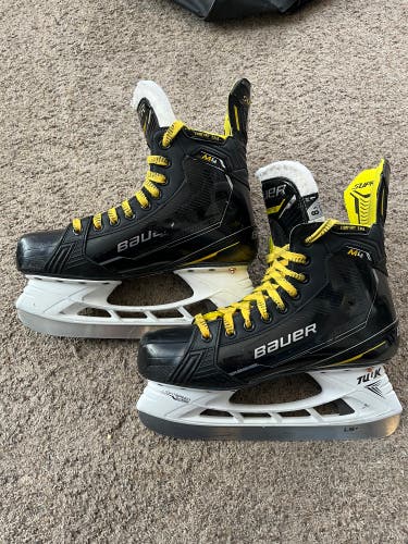 Bauer Regular Width   8.5 (Used) Supreme M4 Hockey Skates