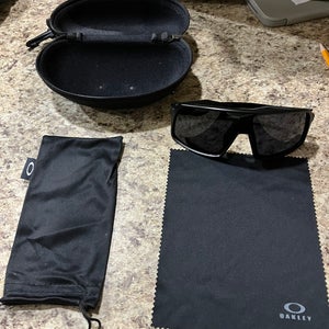 Black Unisex Oakley (New) Sunglasses