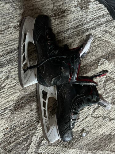 Bauer Size 2 (Used) Vapor Hockey Skates