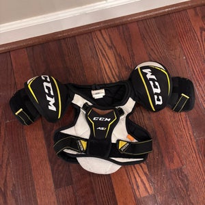 CCM AS1 Shoulder Pads Youth Med