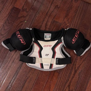 CCM fit03 shoulder pads