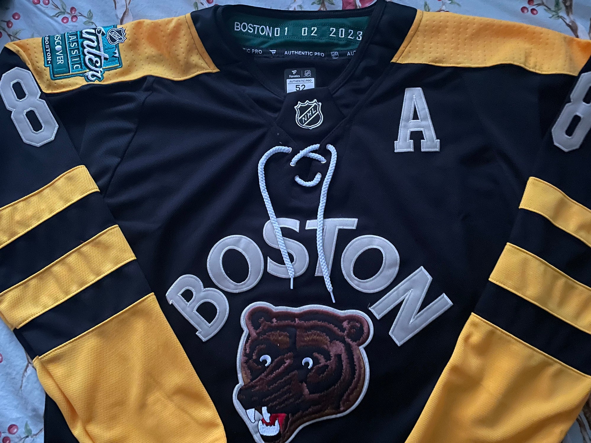 Alternate Vintage Bruins Shirt NWT Adidas 2023 NHL Winter Classic