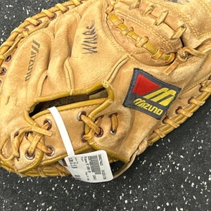 Mizuno Right Hand Throw Catcher's MT 1050 Baseball Glove 31.5" (Used)