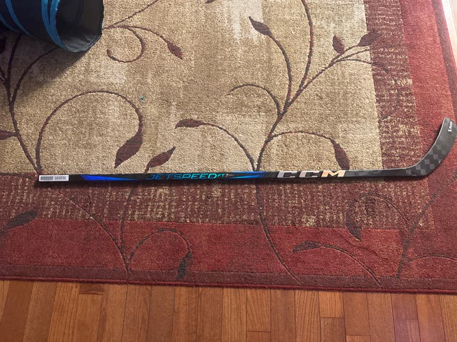 Intermediate CCM Right Handed P29  (New) Jetspeed FT7 Pro Hockey Stick