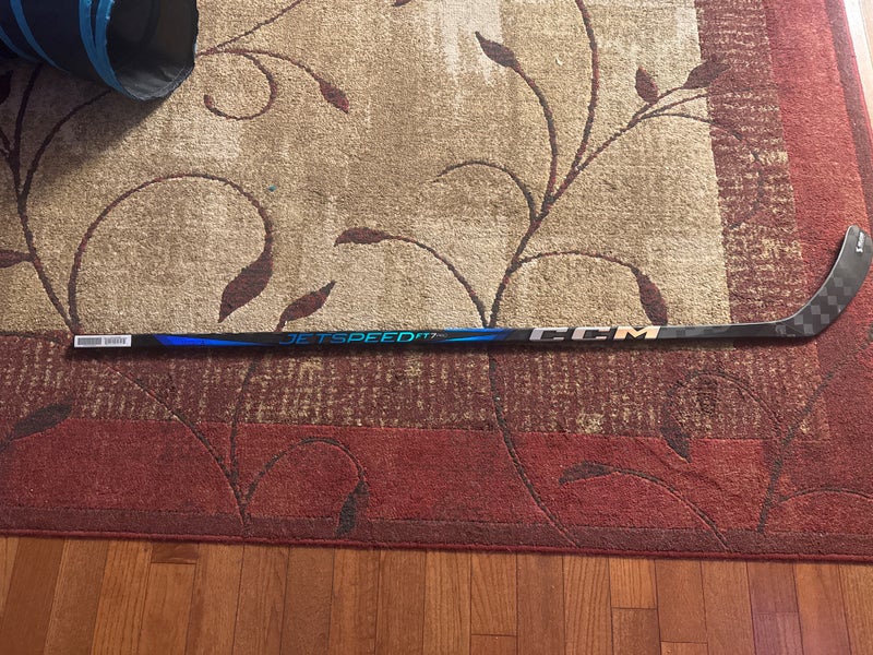 Intermediate CCM Right Handed P29 (New) Jetspeed FT7 Pro Hockey Stick