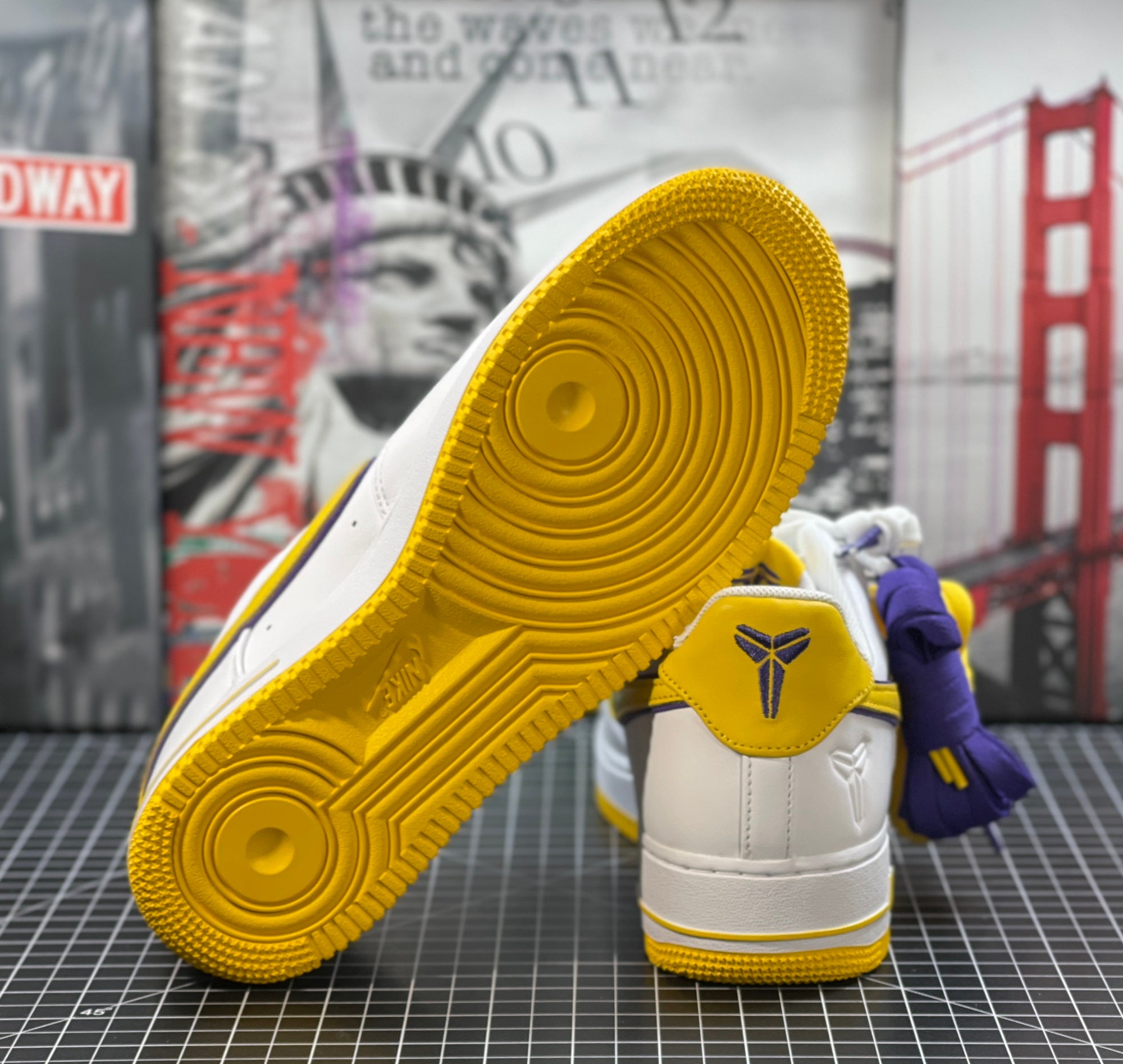 nike air force 1 low lakers
