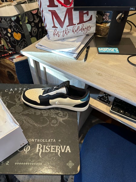 Women’s Nike sneakers