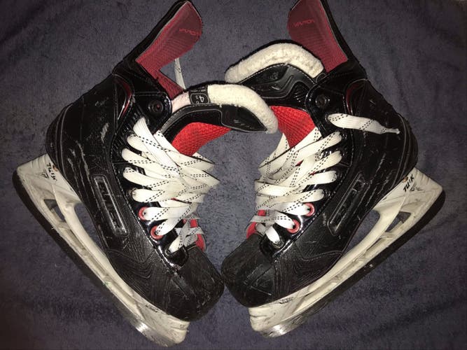 Bauer Vapor X700 Hockey Skates Regular Width Size 4.5 (Used)