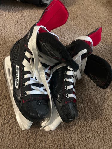 Bauer Hockey Skates Size 2.5 (Used)