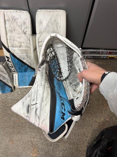 CCM Regular (Used) EFlex 5 Glove + Blocker Set (1 Pro Palm Glove, 1 Blocker)
