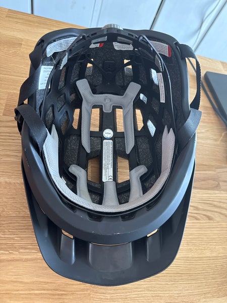 Men's Medium Smith (Used) Bike Helmet