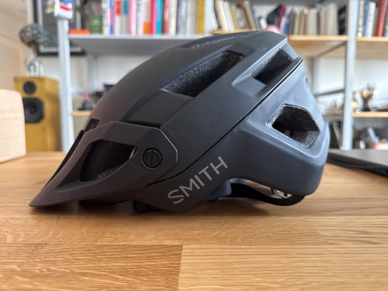 Men's Medium Smith (Used) Bike Helmet
