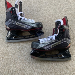 New  INT Bauer Vapor X Shift Hockey Skates Regular Width Size 4.5D
