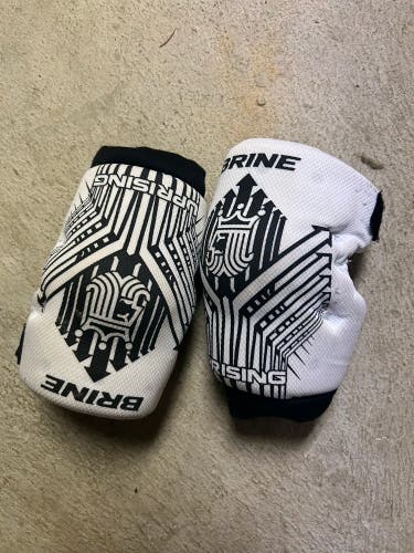 Brine youth arm pads