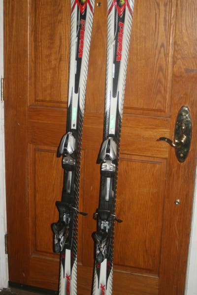 All Mountain 161 cm Volkl TigerShark Skis With Marker Adjustable